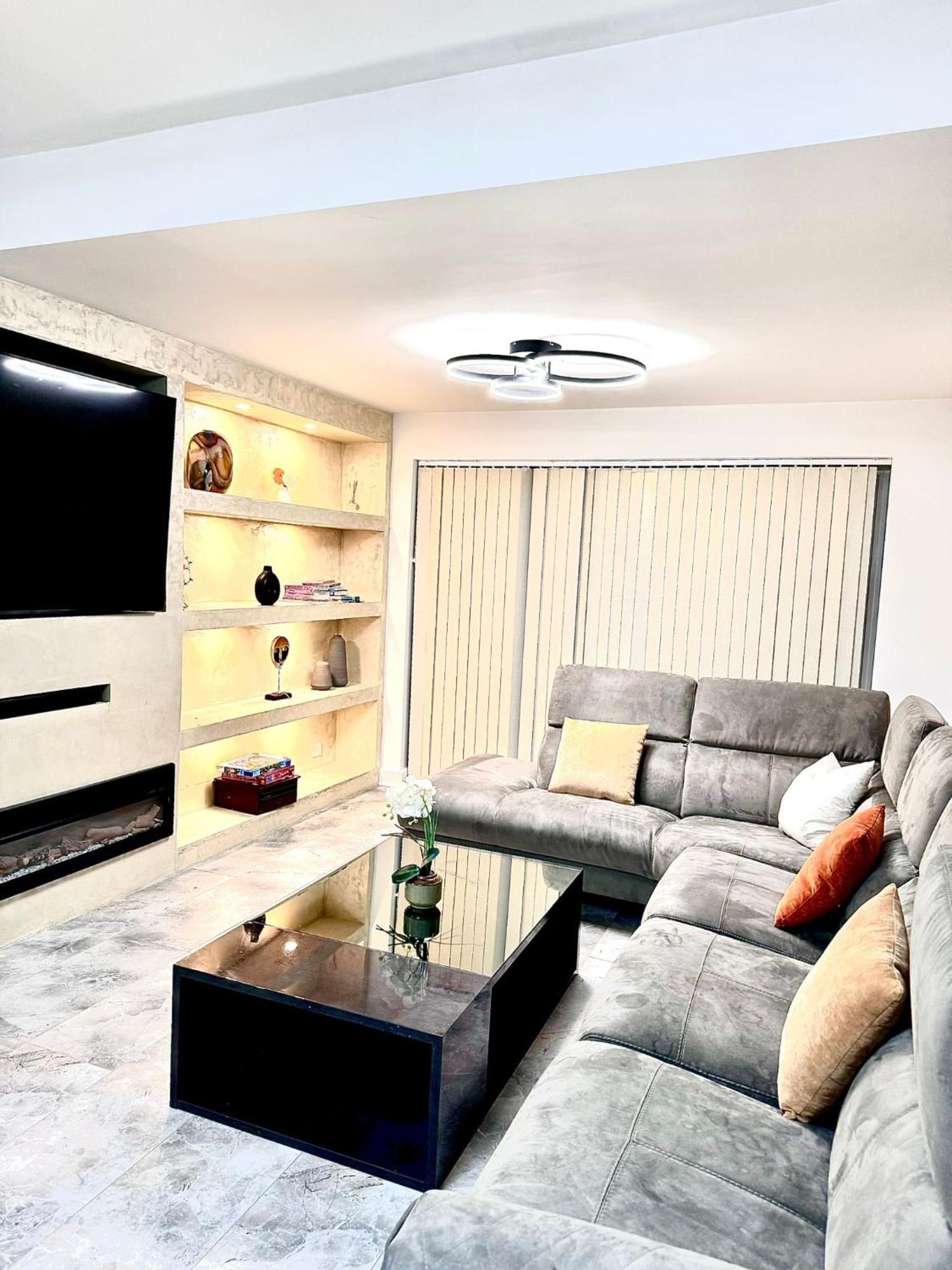Deluxe Spacious King Size Room Hornchurch 外观 照片